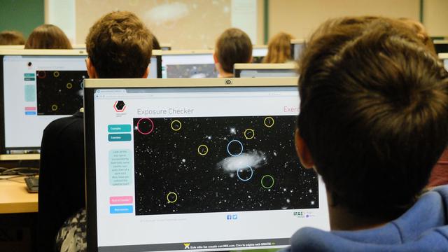 Cosmology group session at Bojos per la Física